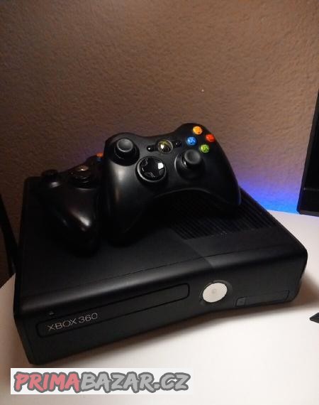 Zachovalý Xbox 360 se 2 Ovladači