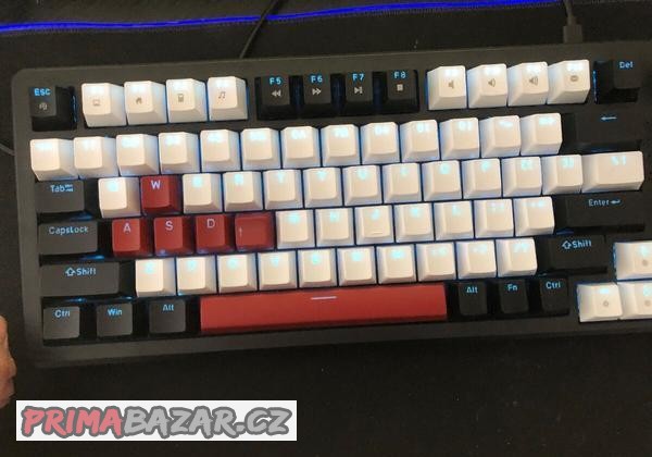 prodam-60-mechanickou-rgb-klavesnici