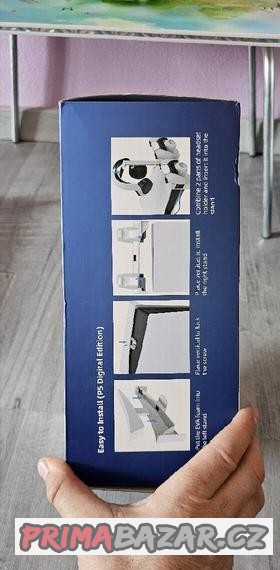 ps5-drzak-na-ovladac-a-sluchatka-je-to-nove