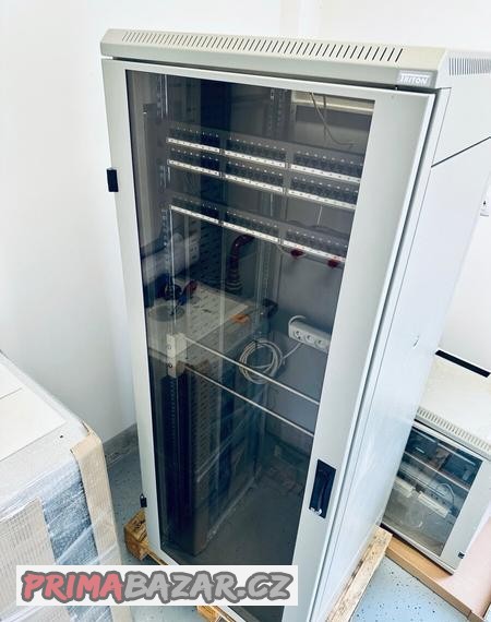 triton-rza-32u-rack-rozvadec-serverova-skrin-sleva