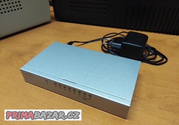 switch-zyxel-es-108a-v2