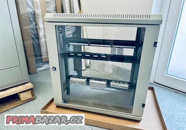 nastenny-rack-rozvadec-serverova-skrin-12u