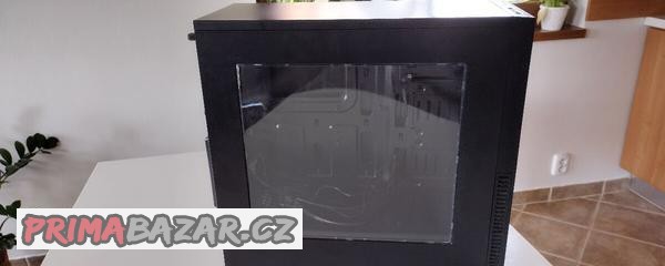 pocitacova-skrin-s-pruhlednou-bocnici-silentiumpc