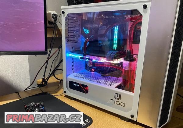 herni-ryzen-7-rx-6800-xt-ssd-monitor-samsung