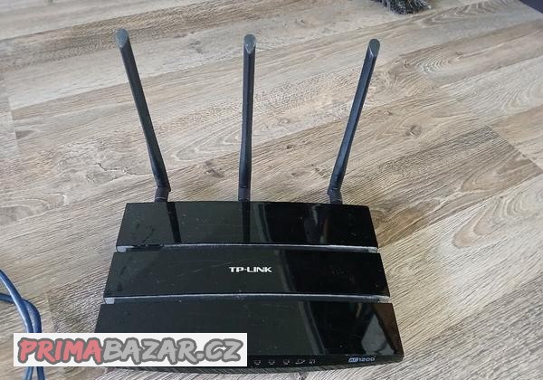 bezdratovy-dvoupasmovy-gigabitovy-router-ac1200