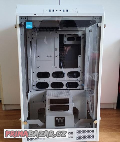 pocitacova-skrin-thermaltake-tower-900