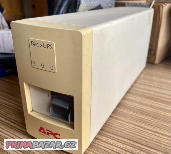 zalozni-zdroj-apc-back-ups-300