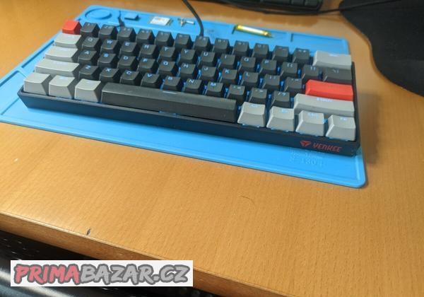 ultra-kompaktni-rgb-mechanicka-klavesnice-atom