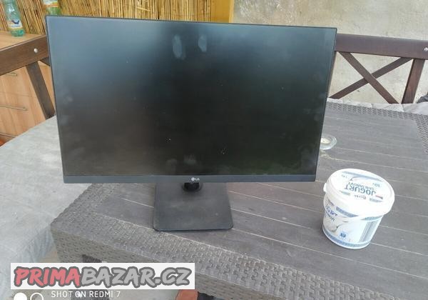 monitor-lg-uhlopricka-60cm