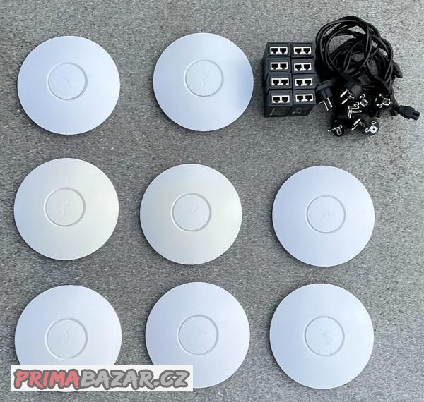 8-unifi-ap-s-openwrt-24portovy-switch-d-link