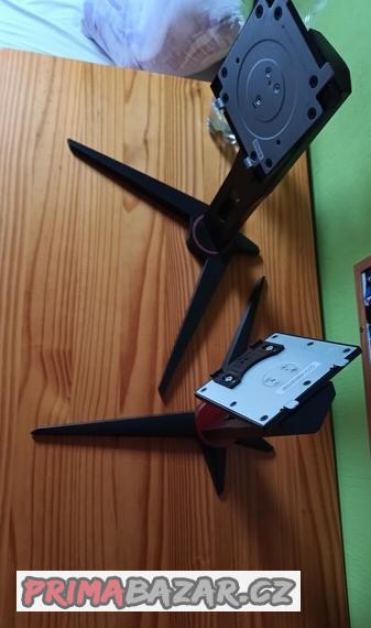 stojan-na-monitor