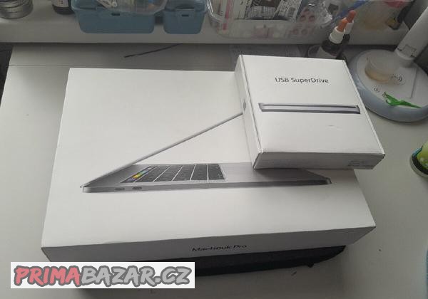 macbook-pro-15-touch-bar-and-touch-id