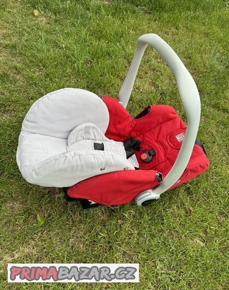 sedacka-vajicko-red-castle