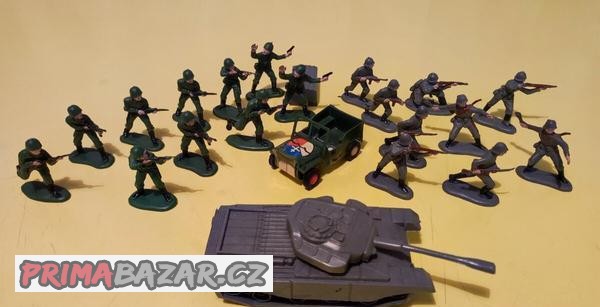 Staré figurky vojáčků z 80 let