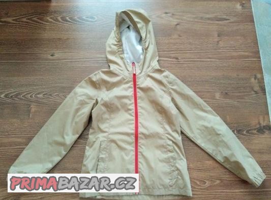 sustakova-bunda-decathlon-cca-na-10-let