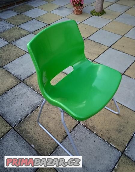 Dětská plastová židle k psacímu stolu IKEA
