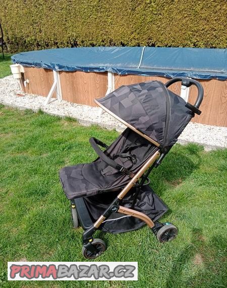 cestovni-kocarek-do-zavazadloveho-prostoru-na-palubu