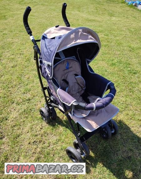 prostorny-golfovy-kocarek