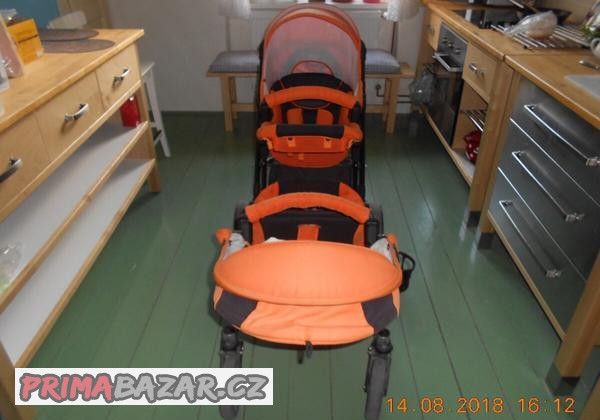 sourozenecky-pro-dvojcata-kocarek