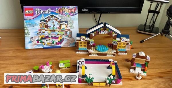 LEGO Friends 41322 Kluziště v zimním středisku