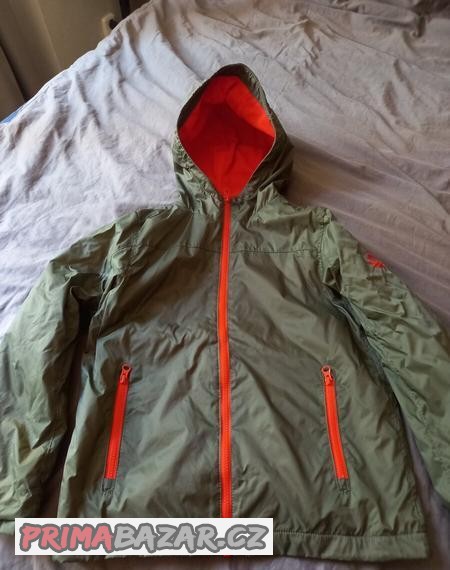 vetrovka-s-kapuci-benetton-velikost-160-cm