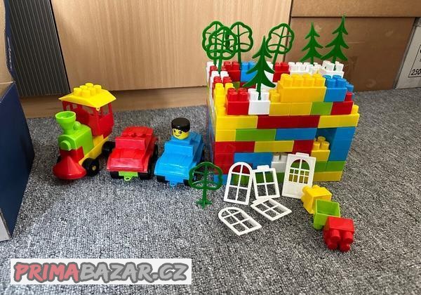 Plastové kostky typu Duplo
