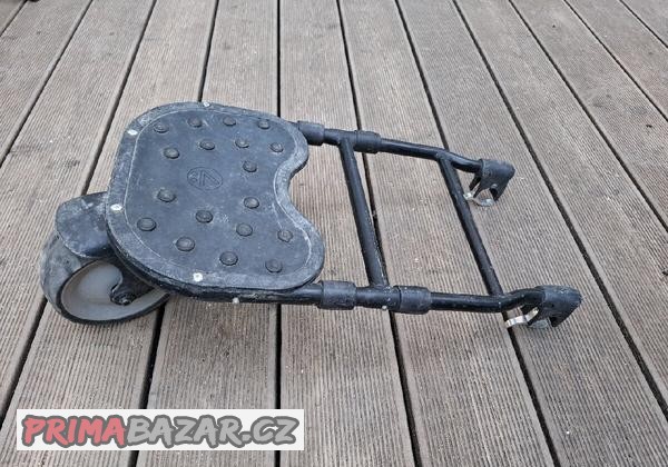 stepankova-ke-kocarku-skateboard