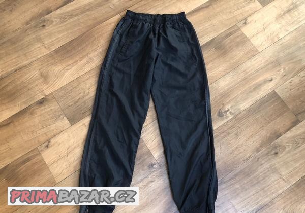 Šusťákové kalhoty Adidas 152