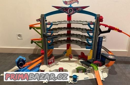 Mega HOT WHEELS super garáž - TOP STAV 