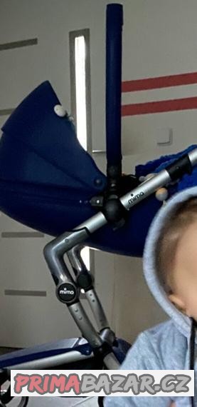 mima-xari-modry-kocarek