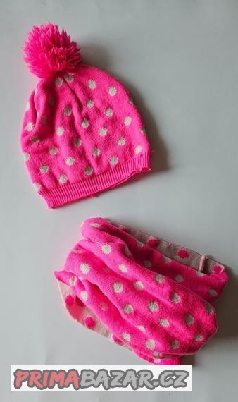 ruzovy-set-puntikovana-cepicka-a-nakrcnik