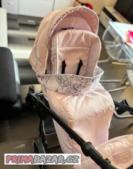 trojkombinace-kocarek-kunert-molto-black-ruzovy-s-kvety