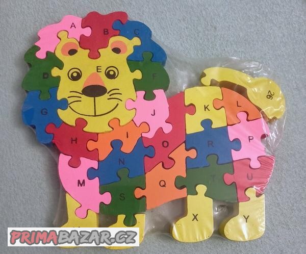 Dřevěné puzzle s písmeny a čísly