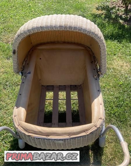 detsky-kocarek-prvni-republika