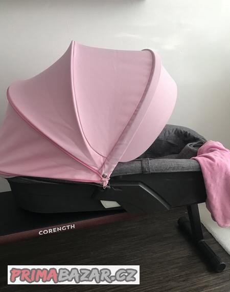 stokke-xplory-black-melange-korbicka-se-striskou