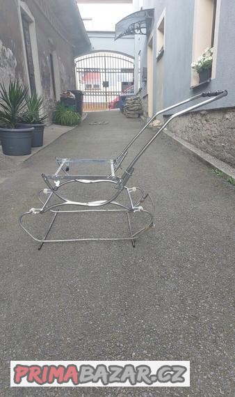 retro-konstrukce-na-kocarek