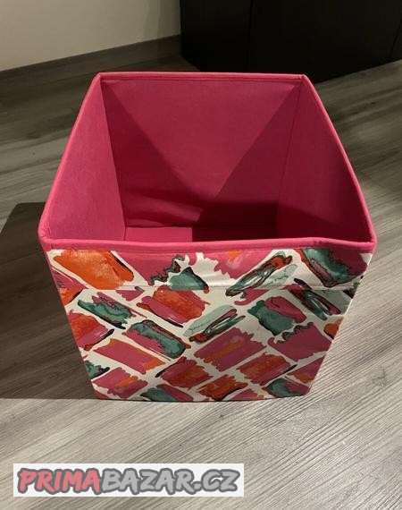 Box na hračky.