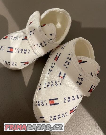 detske-obleceni-24-2x-boty-ponozky-a-jedny-rukavicky