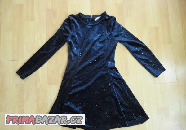 sametove-trpytive-saty-vel-128
