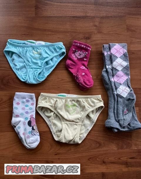 kalhotky-a-ponozky-pro-holcicku-2-roky