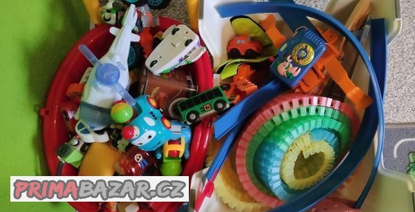 70-ks-obleceni-pro-kluka-zdarma-hracky