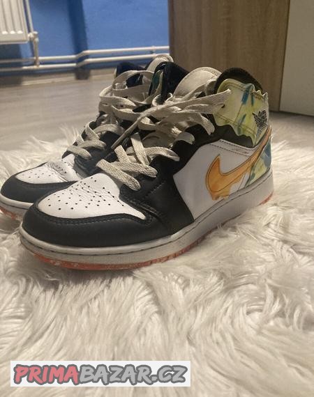 Jordan 1 Mid SE