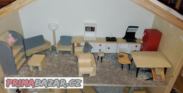 Dřevěný nábytek pro panenky