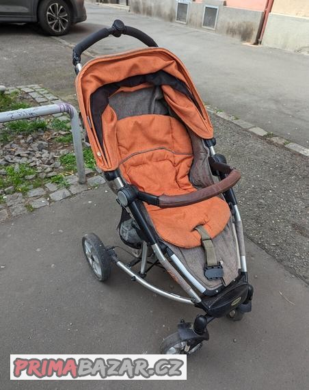 lehky-a-skladny-kocarek-golfka-moon-flac