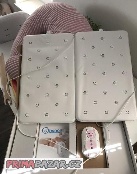 monitor-dechu-nanny-se-dvema-podlozkami