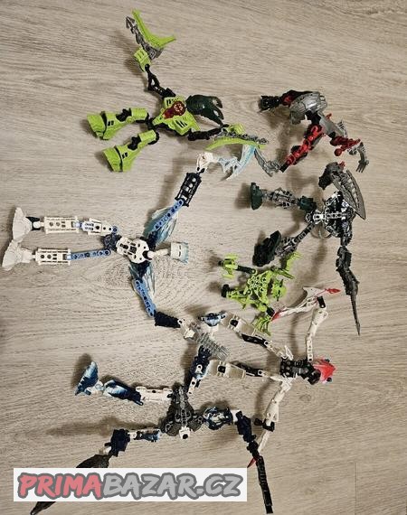 Roboti