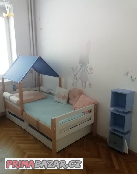 Dřevěná postel domeček Viabel & sedací vak Fabor