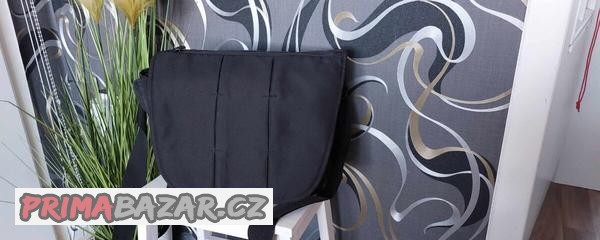 taska-na-kocarek-s-prebalovaci-podlozkou