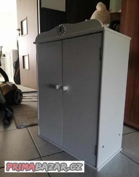 Skříň na oblečky pro panenky Skříň na oblečky pro panenky