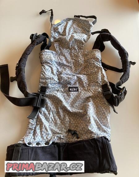 kibi-ergonomicke-nositko-modre-listky